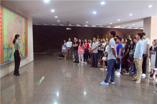2016062808401224.jpg 公司员工党员赴鄂豫皖革命纪念馆开展“两学一做”党日活动