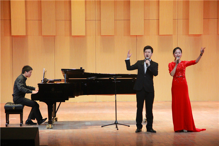 2016051610352073.jpg 中国音乐学院应邀来公司交流演出