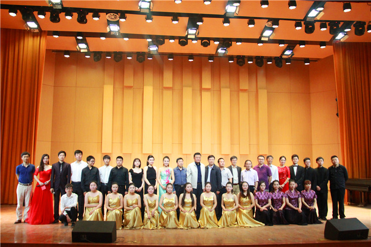 2016051610352049.jpg 中国音乐学院应邀来公司交流演出