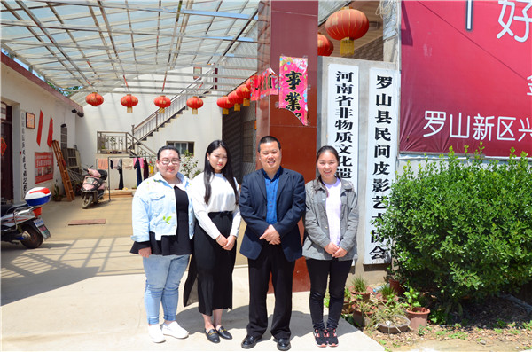 2017042413341411.jpg 公司研究生积极开展主题采风活动