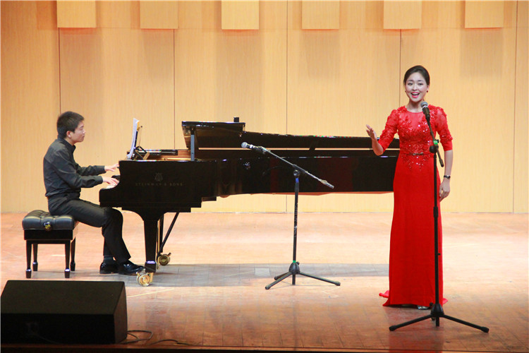 2016051610351911.jpg 中国音乐学院应邀来公司交流演出
