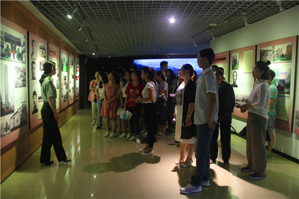 2016062808401210.jpg 公司员工党员赴鄂豫皖革命纪念馆开展“两学一做”党日活动